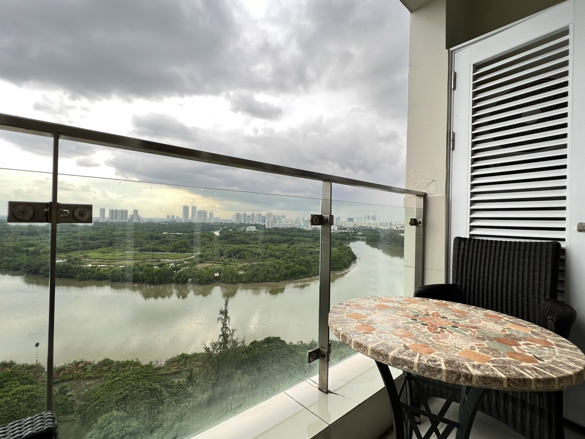 Beautiful-apartment-for-rent-in-Riverside-Residence